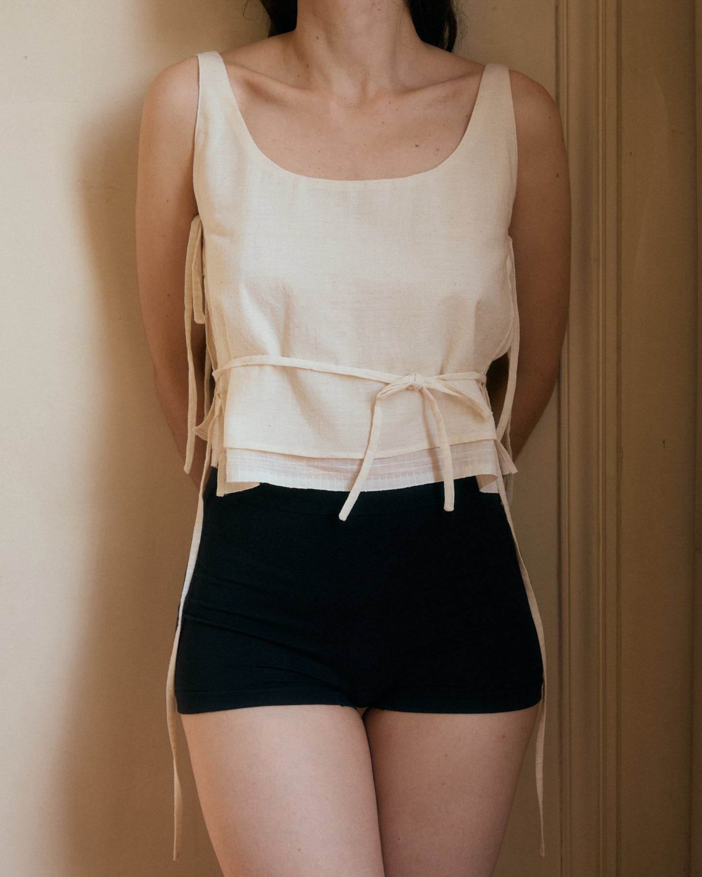 Lacets Top 01, checkered version. White cotton adjustable top with side lacets. Front view with lacets tied in the front.