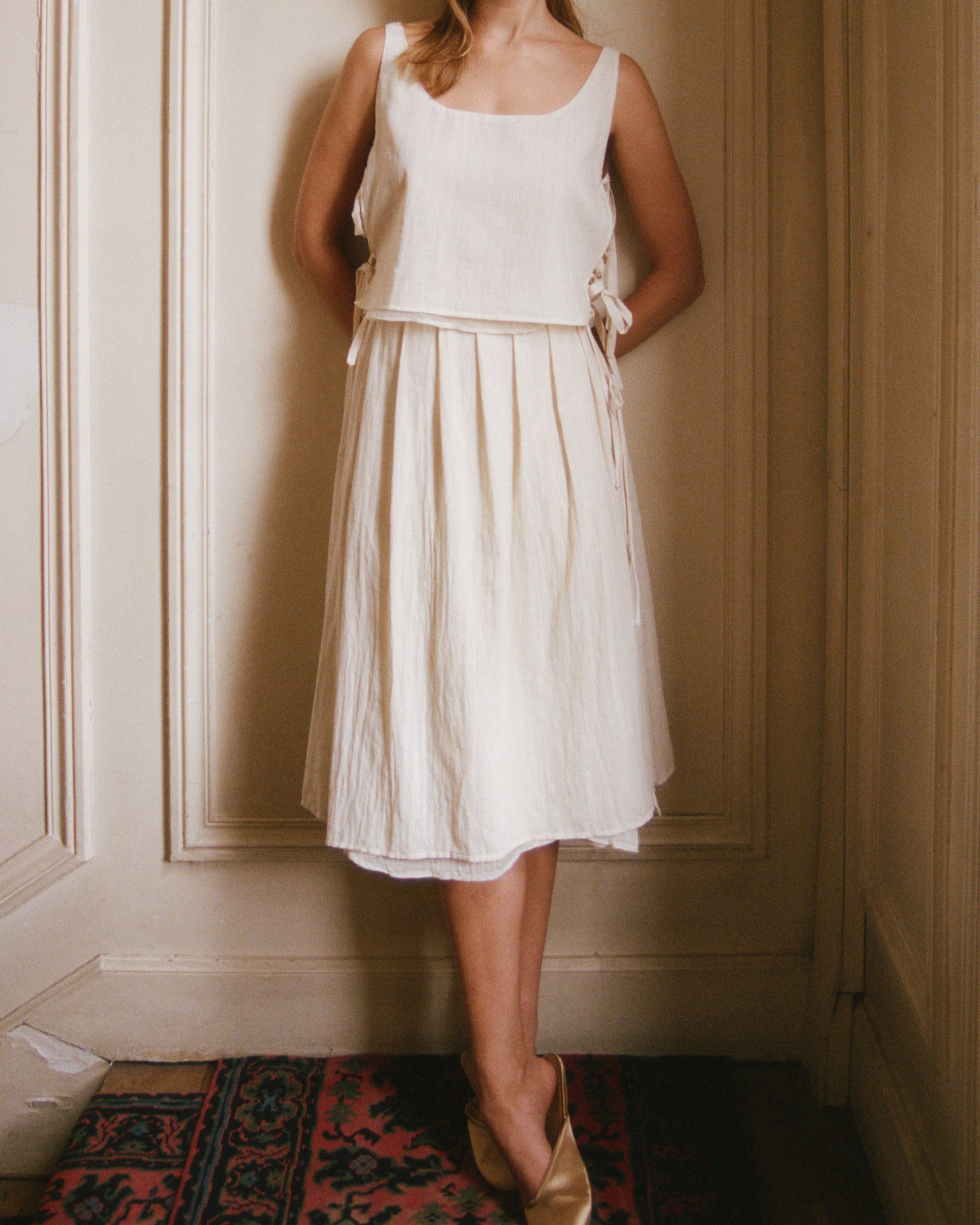 Pleated Skirt .01 styled with our Lacets Top 01. Light and breathable set, perfect for warm-weather. 